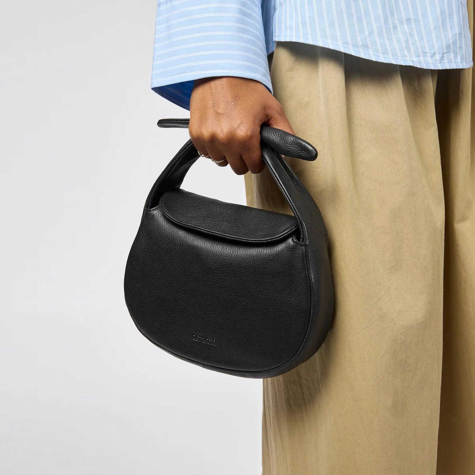 Coco Croissant Soft Grain Leather Bag black - Image 2