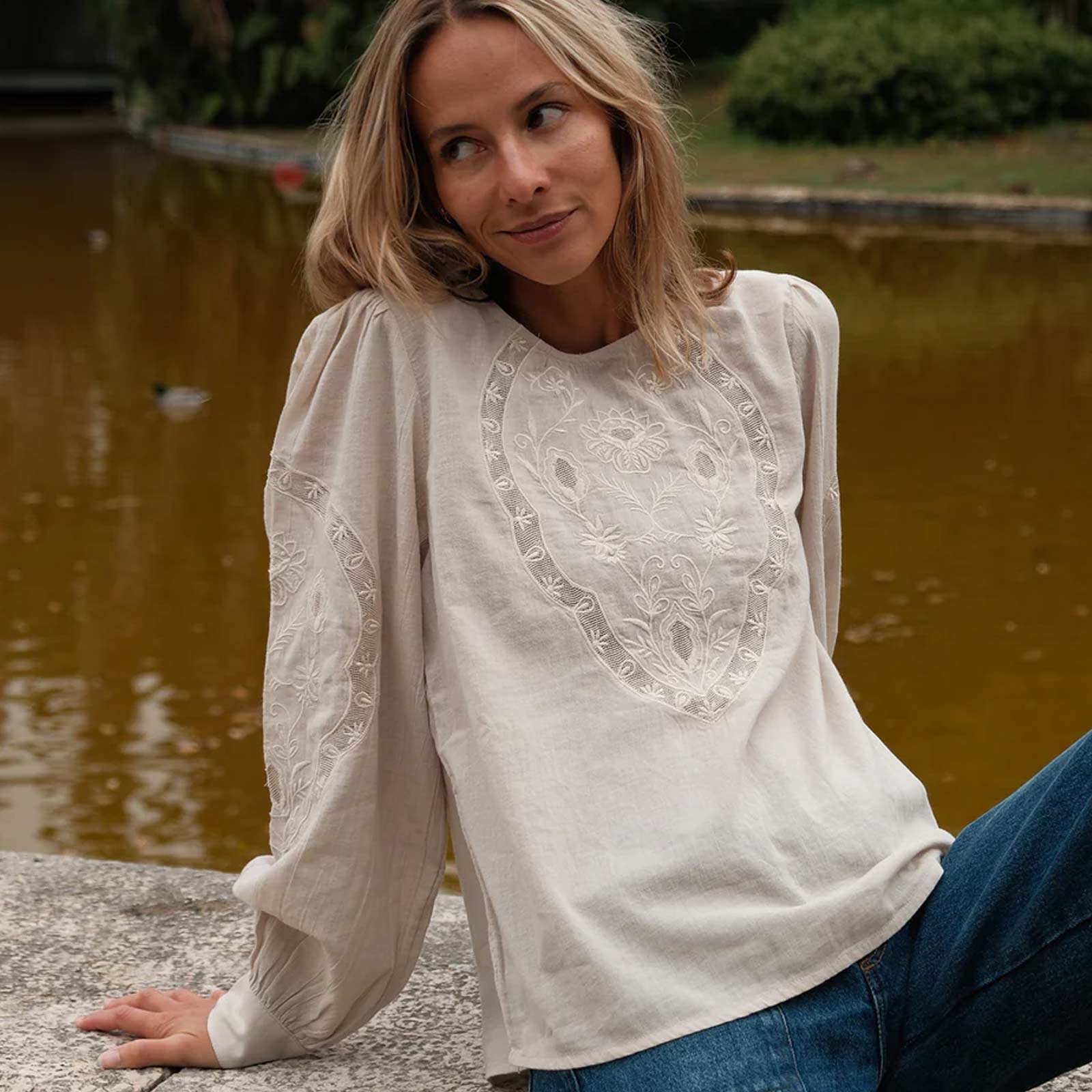 Embroidery Cotton Blouse piedra - Image 3