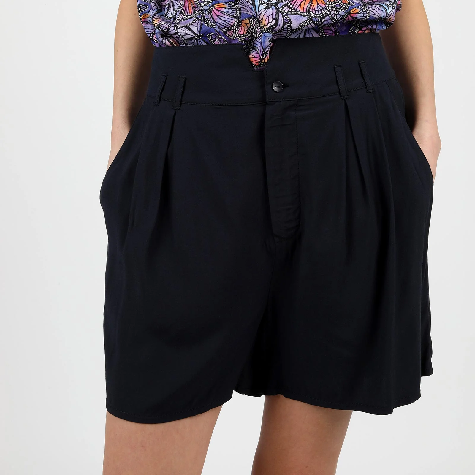 Gilly Shorts navy blue - Image 3