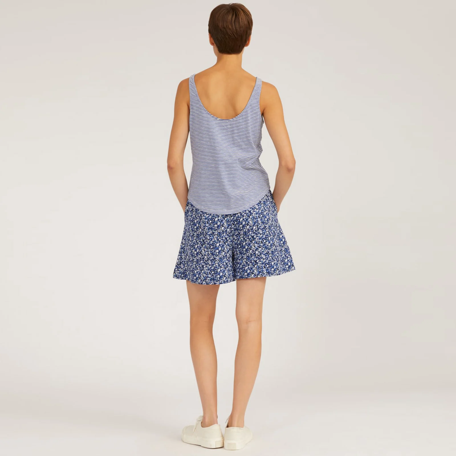 Intiaa midsummer night Shorts night sky - Image 3