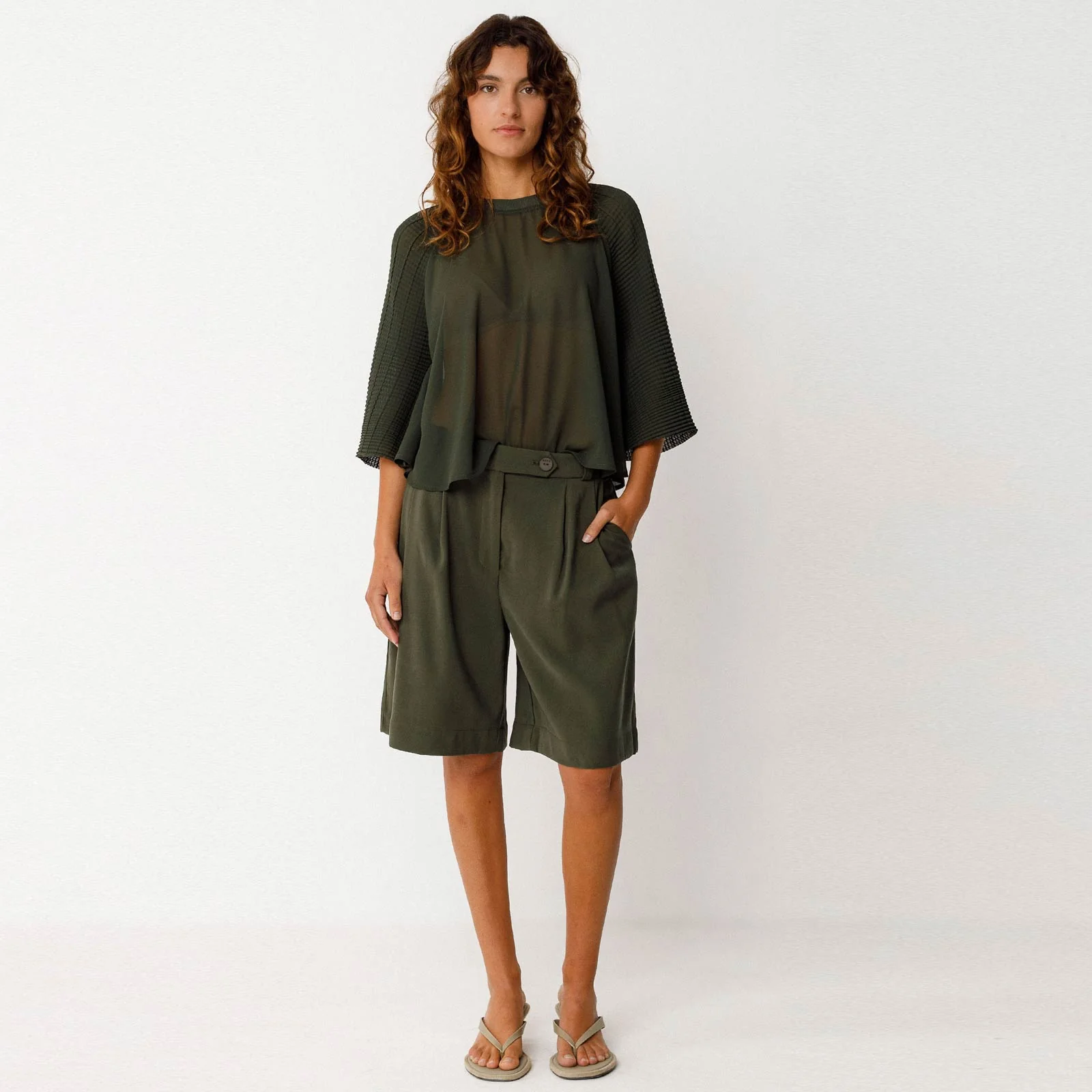 Laida Shorts bottle green - Image 3