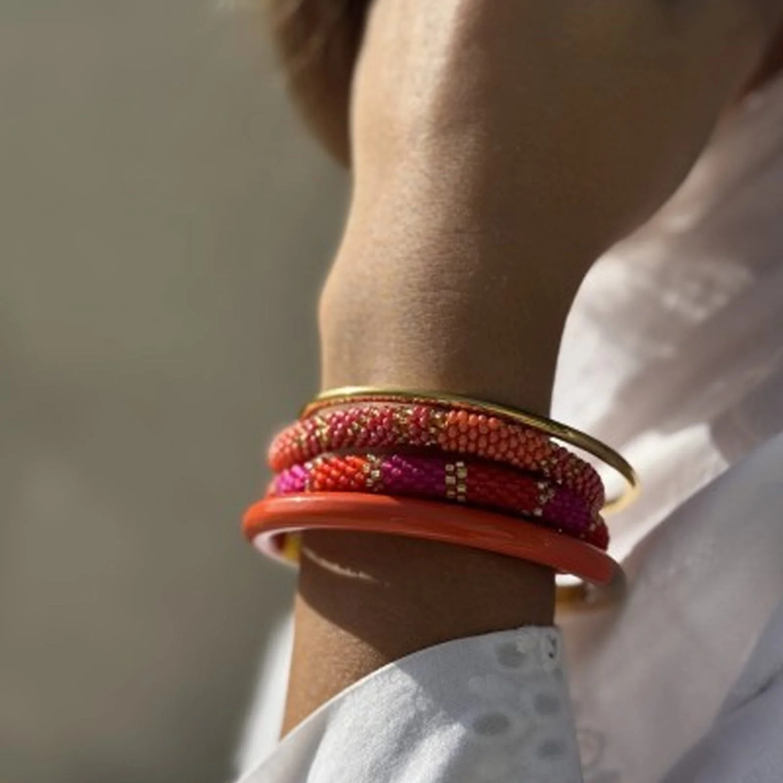 Nepalese Bracelet flamingo/gold beads E47 - Image 2